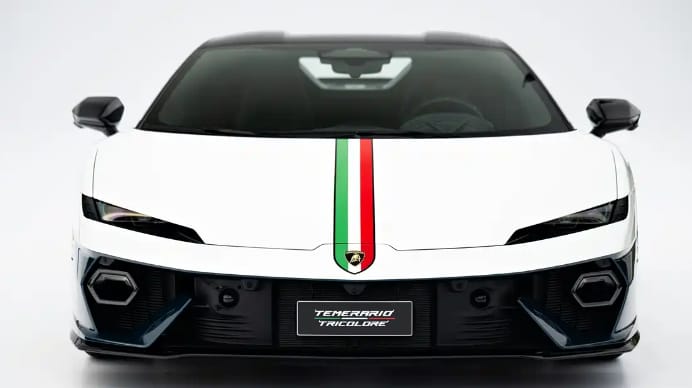 Incorporating the Italian flag into the design! Official images of the Lamborghini Temerario Tricolore released.
