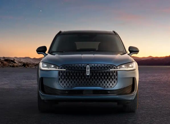 Official images of the new Lincoln Corsair Hybrid, featuring a 2.0T hybrid system with a maximum output of 305 horsepower.